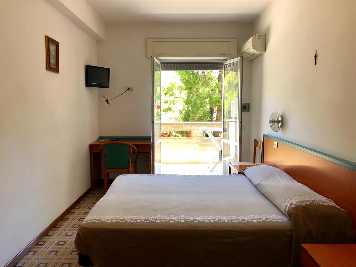 Hotel Pineta San Benedetto del Tronto Exterior photo